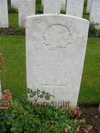 Etaples Military Cemetery - Burt, J D